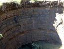 Un socavón con una perforacion perfecta de 9 metros de ancho se abre cerca de Trikala, Grecia